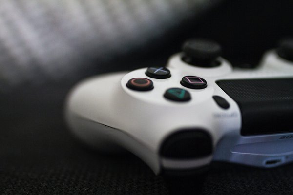 Comment les jeux vidéo influencent-ils les interactions familiales ?